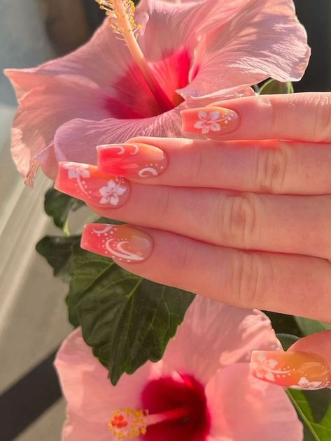 Tropical Nails Hibiscus, Cute Nails Tropical, Short Nails With Hibiscus Flower, Yellow Hibiscus Nails, Tropical Nails Square, Orange Hawaiian Nails, Hawaiian Flowers Nails, College Nails Ideas, Hawaii Flower Nails