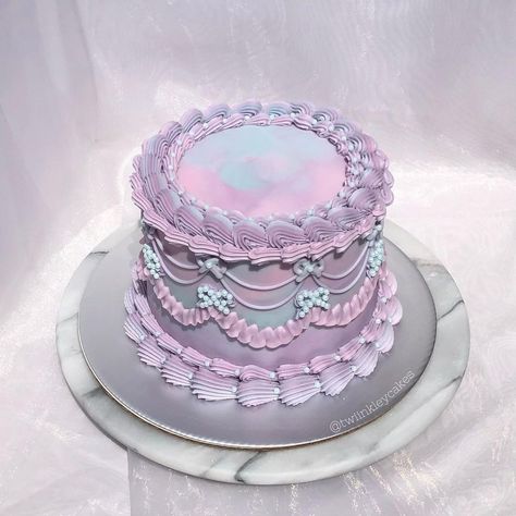 Blue And Purple Cake, Purple Vintage Cake, Cake Pic, Snow Cake, Blue Birthday Cakes, Lavender Cake, Purple Cake, Vintage Birthday Cakes, Purple Cakes