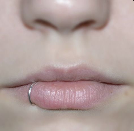 Lower Lip Piercing, Lip Cuffs, Piercing Girl, Lip Piercing Ring, Lips Illustration, Fake Lip Ring, Fake Lips, Piercing Labret, Lip Wallpaper