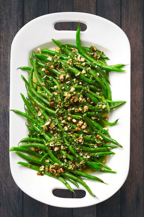 Gremolata Recipe, Delicious Green Beans, Green Beans Side Dish, Thanksgiving Side Dishes Easy, Decorações Com Comidas, Thanksgiving Side, Christmas Food Dinner, Green Bean Recipes, Think Food