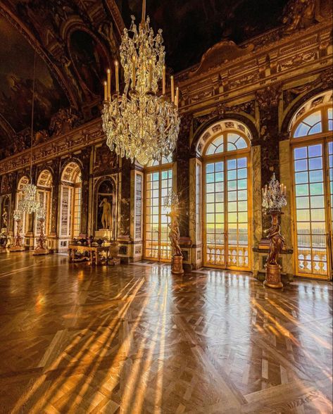 Ball Room Aesthetic, Victorian Ballroom, Versailles Hall Of Mirrors, Malfoy Manor, Pictures Of Paris, Ballroom Design, Cake Competition, The Palace Of Versailles, Victorian Life