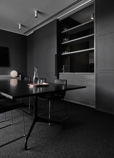 Black House Interior, Dark Office, Black Interior Design, Interior Fit Out, Meeting Rooms, Dark Interiors, Decoration Inspiration, Corporate Office, Painting Tutorials