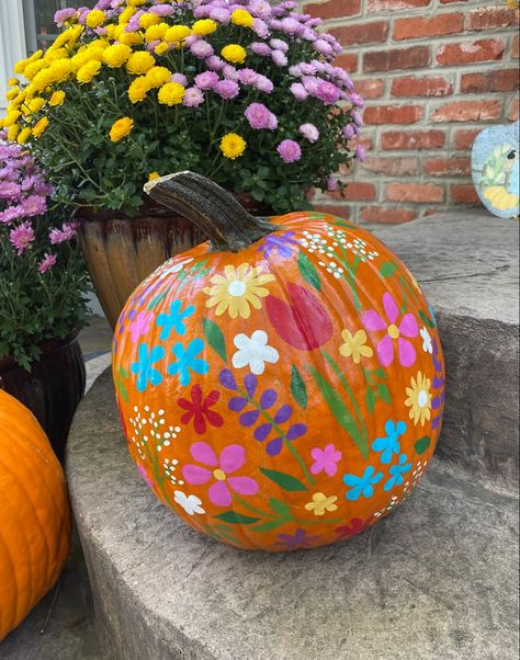 What To Paint A Pumpkin, Painted Flower Pumpkins, Plant Pumpkin Painting, Yellow Pumpkin Ideas, Pumpkin Painting Ideas Colorful, Painted Pumpkin Inspiration, Simple Pumpkin Painting Ideas Aesthetic, Painting On Pumpkins Ideas Easy, Painted Pumpkins White