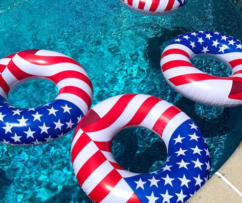 Pool Party 4th Of July, Outdoor 4th Of July Party, 4th Of July Pool Party Ideas Decorations, Fourth Of July Pool Party Ideas, 4 Of July Party Ideas, 4th Of July Party Ideas Decorations, Fourth Of July Party Aesthetic, 4th Of July Pool Party Ideas, Fourth Of July Party Ideas Decorations