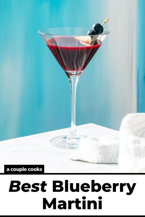 Blueberry Martini, Blueberry Drinks, Blueberry Cocktail, Martini Recipes Vodka, Blueberry Vodka, Blueberry Mojito, A Couple Cooks, Salad Dressing Recipes Healthy, Vodka Lemonade