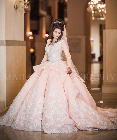 Gorgeous Pakistani Bride Engagement Gown Pakistani, Cindrella Gowns Design, Events Hairstyles, Gowns Reception, Cinderella Gown, Engagement Dress For Bride, Bride Reception Dresses, Engagement Gown, Bridal Mehndi Dresses