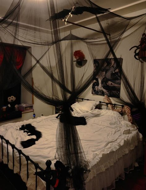 Emo House Aesthetic, Goth Red Bedroom, Cute Emo Bedroom, Visual Kei Room Decor, Red Gothic Room, Emo Apartment Decor, Red Goth Bedroom, Red And Black Bedroom Aesthetic, Red Goth Room