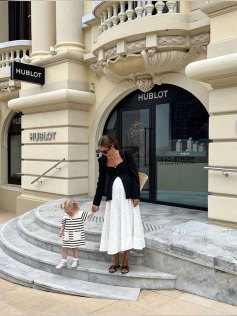 #fashion #oldmoney Mom Aesthetic Outfit, Aesthetic On A Budget, Rich Mom Aesthetic, Maria Kragmann, Summer Pregnancy Outfits, Rich Mom, Mom Aesthetic, Mom Daughter Outfits, Aesthetic 2024