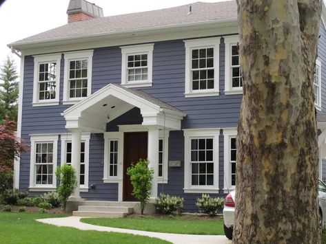 blue colonial style home - Trendir Dutch Colonial Exterior, Colonial House Exterior, Colonial House Exteriors, Modern Colonial, Concept Model, Colonial Exterior, Colonial Style Homes, Pintura Exterior, Casas Coloniales