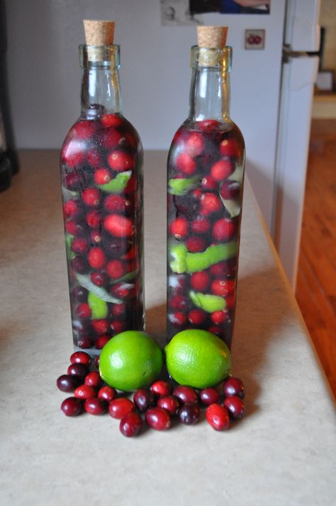 Cranberry-Lime Infused Vodka Infused Liquors, Homemade Liquor, Liqueurs Recipes, Infused Vodka, Vodka Drinks, Foodie Friends, Homemade Christmas Gifts, Limes, Party Drinks