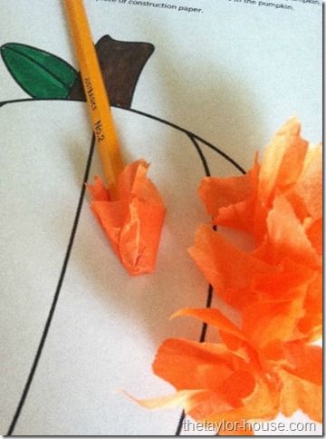 Tissue Paper Pumpin Tissue Paper Pumpkin Craft, Tissue Paper Pumpkins With Candy, Tissue Paper Pumpkins, Torn Paper Pumpkin Craft, Halloween Crafts With Tissue Paper, Pumpkin Tissue Paper Craft, Tissue Paper Mummy Craft, Fall And Halloween Crafts, Making Pumpkins