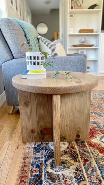 Caitlin | DIY & woodworking on Instagram: "Learning how to use my router to cut circles! Made this round Side table made from knotty pine lumber. Dupe of the Marin side table. ❗️If your local and interested in this table let me know ❗️I don’t have anywhere to put it! 🤣 #sidetable #endtable #minwaxweatheredoak #diyfurniture #livingroomdecor #woodworking #pinefurniture #rusticdecor @minwaxusa" Round End Table Diy, Round Side Table Diy, Sidebed Table, Diy Round Side Table, Circle Side Table, Bedside Tables Diy, Wood Round Side Table, Side Table Diy, Diy Bedside Table