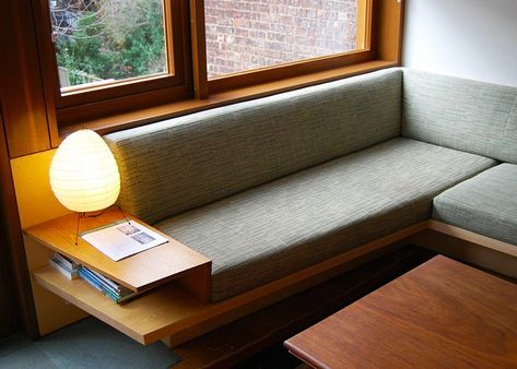 Built In Seating Living Room, Midcentury Couch, Sofa Design Living Rooms, Sofa Arrangement, Brooklyn Townhouse, Built In Couch, Built In Sofa, Corner Couch, Built In Seating