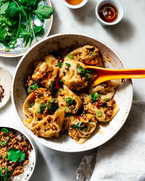 These spicy Sichuan turkey wontons in mapo sauce are a fun twist on wontons in red chili oil #wonton #sichuan #turkeywonton #turkey #spicy #chinesefood #recipes Turkey Wontons, Turkey Sauce, Wonton Recipes, Wontons, Turkey Dinner, Chili Oil, Red Chili, Roasted Turkey, Ground Turkey