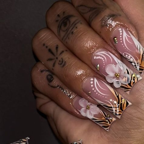 MN Nail Tech | MIYACRYLICS on Instagram: "Nails bawmbbb💋.   #baddienails #cutenails #flowernails #tigernails #cheetanails #frenchtips #nailart #naildesign #nailsoftheday #nailinspo #nailsofig #nailsofinstagram #cutenails #fallnails #birthdaynails #bdaynails #whitenails #brownnails #mnnailtech #minnesotanailtech #mnlashtech #nailtrends #trendingnails #explore #longnails #curvednails #flarednails #sharpnails #nailsbyme #naillove #nailartist" Gel Nails Shape, Neutral Nails Acrylic, Nail Piercing, Bunny Nails, Curved Nails, Hard Nails, Drip Nails, Girly Acrylic Nails, Soft Nails