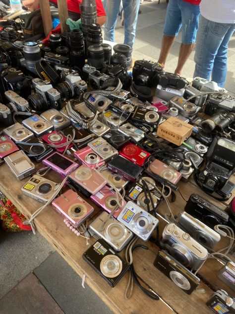 Digital Camera Collection, Film Camera Photography Aesthetic, Old Digital Camera Aesthetic, Digital Cameras Aesthetic, 90s Camera Aesthetic, 80s Camera, Vintage Camera Photos, Vintage Camera Aesthetic, 90s Camera