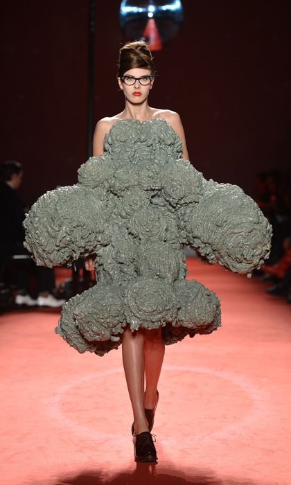 Weird Runway Fashion, Crazy Runway Looks, Weird Silhouettes Fashion, Weird Fashion Runway, Strange Dresses, Wierd Fashion Style Weird, Ridiculous Runway Looks, Animal Runway Fashion, 2023 Trends Fashion