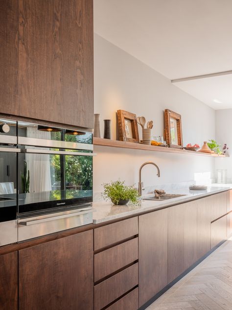 Scandi Kitchen, Walnut Kitchen, Oak Kitchen, Kitchen Models, Kitchen Room Design, Kitchen Inspiration Design, Kitchen Diner, Wooden Cabinets, Wooden Kitchen