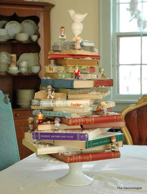 book christmas tree Small Space Christmas Tree, Book Christmas Tree, Book Tree, Navidad Diy, Noel Christmas, Stack Of Books, Decoration Christmas, Christmas Joy, Christmas Inspiration