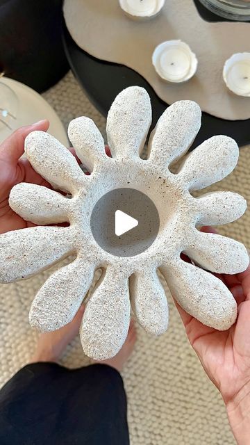 Paper Mache Egg Cartons, Simple Paper Mache Projects, Paper Mache Flowers, Paper Mache Eggs, Paper Mache Projects, Egg Cartons, Paint Paper, Aluminium Foil, Flower Bowl