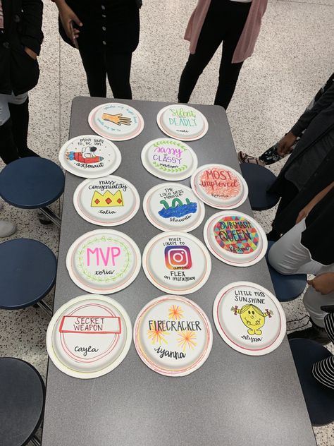 Paper plate awards! Paper Plate Awards Soccer, Swim Paper Plate Awards, Paper Plate Awards For Cross Country, Paper Plate Awards Cheer, Cheer Paper Plate Awards, Funny Volleyball Awards, Funny Paper Plate Awards, Volleyball Paper Plate Awards, Soccer Awards For Kids Ideas