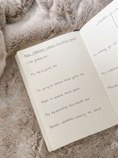 Journal Prompts For Mental Health, Month Journal, Morning Journal Prompts, Monthly Goal, Morning Journal, Journal Inspiration Writing, Daily Journal Prompts, New Goals, Writing Therapy