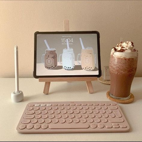 Coffee Aesthetic Study, Coffee Lover Aesthetic, Mocha Aesthetic, Minimal Desk Setup, Ipad Essentials, Study Desk Decor, Desk Inspo, Desk Inspiration, Study Room Decor