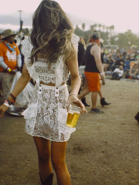 For love and lemons stage coach Stagecoach Outfit, Stage Coach, Love And Lemons, For Love And Lemons, Film Photography, For Love, Cool Girl, Festival, Concert