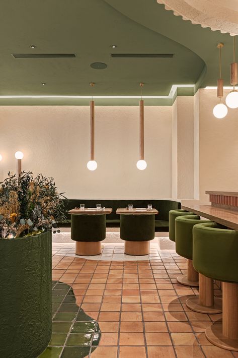 Masquespacio designs restaurant with stucco walls and terracotta pathway Global Architecture, Terracotta Flooring, Healthy Restaurant Food, Greens Restaurant, Green Cafe, Desain Pantry, Opening A Restaurant, Booth Seating, Stucco Walls