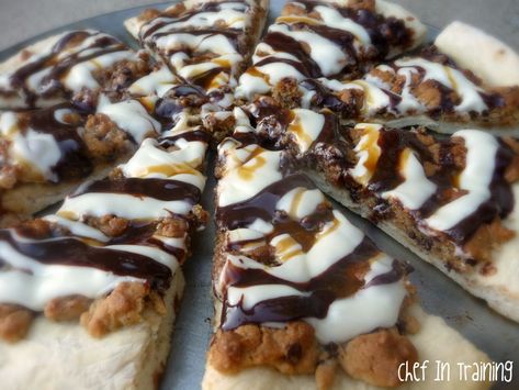 Oreo Pizza, Cookie Dough Pizza, Choc Chip Cookie Recipe, Cookie Dough Desserts, Dessert Pizza Recipes, Dough Pizza, Cookie Pizza, Diy Desserts, Cookie Dough Recipes