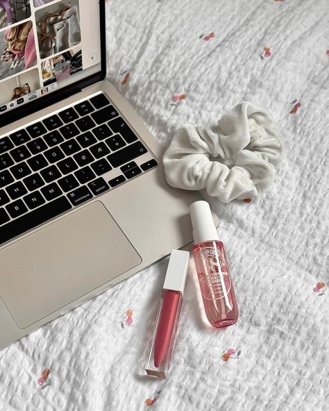 Rainy days are perfect for staying inside scrolling on Pinterest 😌💭 - #pinterest #pinkaesthetic #pinkaesthetics #diml #thatgirl Instagram, Pink, Scrolling On Pinterest, Rainy Days, Pink Aesthetic, Be Perfect, On Instagram, Quick Saves