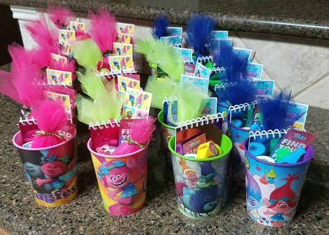 Trolls party favor cups Trolls Birthday Party Gift Bag Ideas, Trolls Party Favors Bags, Trolls Favor Bags, Trolls Birthday Goodie Bags Ideas, Trolls Band Together Party Favors, Trolls Candy Bags, Trolls Birthday Party Favors, Trolls Goodie Bag Ideas, Trolls Bday Party Ideas