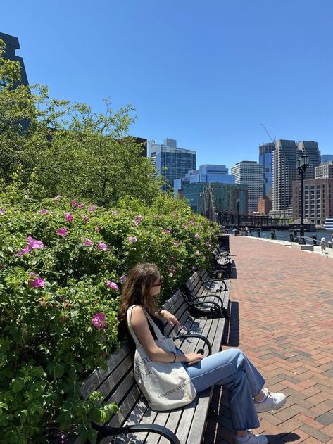 Boston Fits Fall, Spring In Massachusetts, Boston Aesthetic Pictures, Boston Ig Photos, Boston Massachusetts Aesthetic Summer, Boston Inspo Pics, Boston Massachusetts Aesthetic Outfit, Summer In Massachusetts, Massachusetts Summer Aesthetic