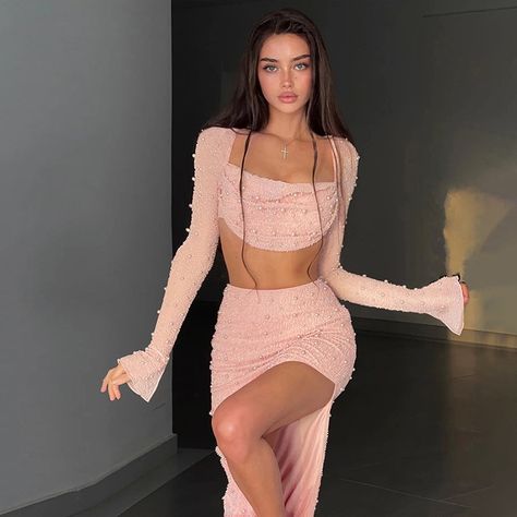 Can check more on our website White Skirt Suit, Pearl Skirt, Long Green Skirt, Long Skirt And Top, 파티 드레스, Rock Outfit, Nightclub Party, Party Suits, Split Skirt