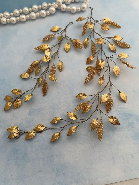 This unique hair vine has been hand crafted using wire and gold toned metallic and beaded leaves with my best intention to create unique look in Grecian style. Greek Tiara, Greek Hair, Leaf Tiara, Beaded Leaves, Tiara Gold, Wedding Hairpiece, Leaf Headpiece, Gold Hair Vine, Headband Gold