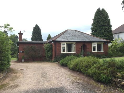 1960 Bungalow Remodel, 1930s Bungalow Renovation Uk, Bungalow Exterior Makeover Uk, 1930 Bungalow Renovation, 1960s Bungalow Renovation, Cool Bungalow, 1960s Bungalow Renovation Uk, Bungalow Renovation Exterior, Old Bungalow Remodel