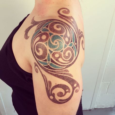 498 Likes, 11 Comments - Peter Madsen (@blackhandnomad) on Instagram: “Swipe to see it all. La Tene style Celtic shoulderpieces i did at @white_willow_collective in…” Celtic Swirls, Pictish Art, Tattoos On Women, Celtic Warrior Tattoos, Small Celtic Tattoos, Irish Legends, Celtic Tattoo For Women, Celtic Tattoo Designs, Celtic Knot Tattoo