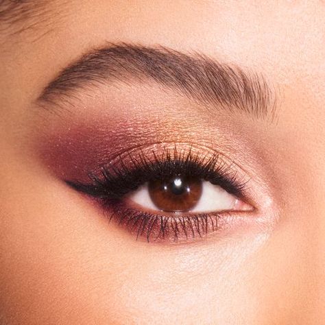 Vintage Vamp Single Eye Wedding Hairstyles And Makeup, Luxury Palette, Burgundy Makeup, Makeup Brown, Fall Wedding Makeup, Wedding Eyes, Red Eye Makeup, Wedding Eye Makeup, Red Eyeshadow