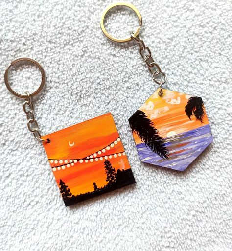 Mdf Board Keychain, Wooden Keychain Painting Ideas, Mdf Keychain Painting Ideas, Wooden Keychain Painting, Wooden Keychain Ideas, Art On Wooden Board, Keychain Painting, Mdf Keychain, Keychain Diy Easy