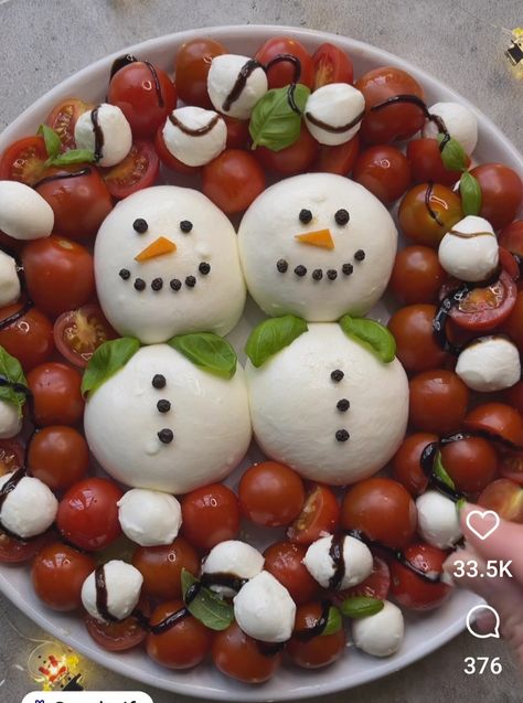 Burrata Snowman, Christmas Spectacular, Holiday Dishes, Decorações Com Comidas, Macaroni Pasta, Christmas Apps, Chocolate Roses, Beautiful Desserts, Christmas Brunch