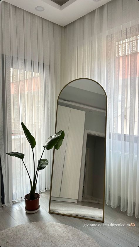 Standing Mirror With Plants, Aesthetic Mirror Bedroom, Body Mirror Room Ideas, Mirror Set Up, Long Mirror In Bedroom Aesthetic, Simple Room Decor Ideas Bedrooms, Tall Mirror In Bedroom, Mirror Room Ideas, Mirror In Bedroom Ideas