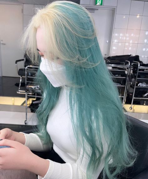 Blonde And Dyed Hair, Hair Color Combo Ideas, Cool Hair Color Combos, Cool Hair Dye Ideas For Blondes, Color Combos Hair, Hair Dye Combos, Korean Hairstyle Color, Pretty Dyed Hair, Creative Hair Dye