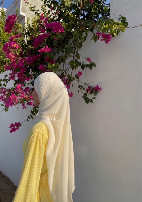 Yellow Dress Modest, Yellow Dress With Hijab, Pastel Yellow Outfit Ideas, Yellow Dress Hijab, Yellow Pastel Outfit, Yellow Hijab Outfit, Yellow Abaya, Yellow Dress Aesthetic, Yellow Hijab