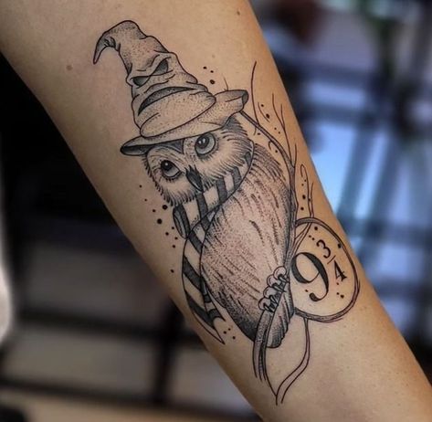 Hedwig Tattoo Design, Harry Potter Hedwig Tattoo, Harry Potter Owl Tattoo, Hedwig Tattoo, Mama Tattoos, Harry Potter Tattoo Sleeve, Owl Tattoo Sleeve, Harry Tattoos, Bird Tattoos For Women