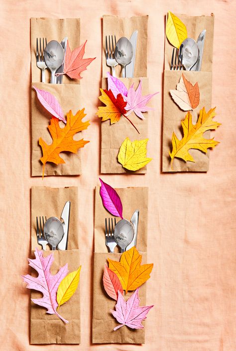 Toddler Thanksgiving Table Decorations, Paper Plates For Thanksgiving Dinner, Thanksgiving Kids Centerpieces, Thanksgiving Potluck Decorations, Thanksgiving Napkin Rings Kids Crafts, Diy Kids Thanksgiving Centerpiece, Thanksgiving Craft Table, Thanksgiving Decorations Kids Can Make, Name Tags For Thanksgiving Table