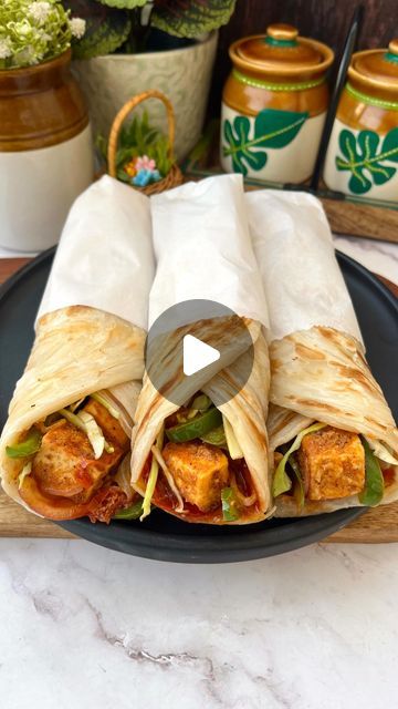 Paneer Tikka Roll Recipe, Frenky Recipe Indian, Paneer Kathi Roll Recipe, Paneer Breakfast Recipes, Paneer Frankie Recipe, Paneer Roll Recipe, Kathi Roll Recipe, Paneer Roll, Paneer Tikka Recipe