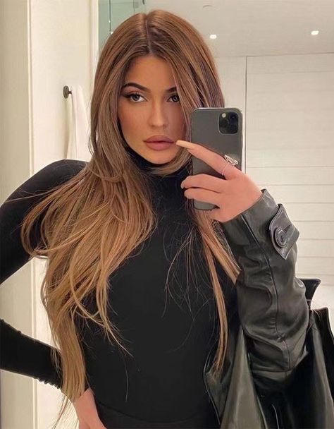 Look Kylie Jenner, Looks Kylie Jenner, Beauty Hair Color, Honey Brown Hair, Hair Color Streaks, Honey Blonde Hair, Blonde Hair Inspiration, Girl Haircuts, Haircuts Straight Hair