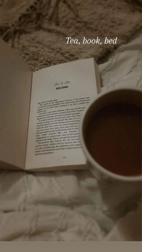 Tea book bed | dark academia | reading | bookstagram | cozy aesthetic Tea Aesthetic Picture, Evening Reading Aesthetic, Book Cozy Aesthetic, Reading In Bed Aesthetic Night, Cozy Nights Aesthetic, Reading Before Bed Aesthetic, Cozy Pictures Aesthetic, Bookstagram Dark Academia, Book And Tea Aesthetic