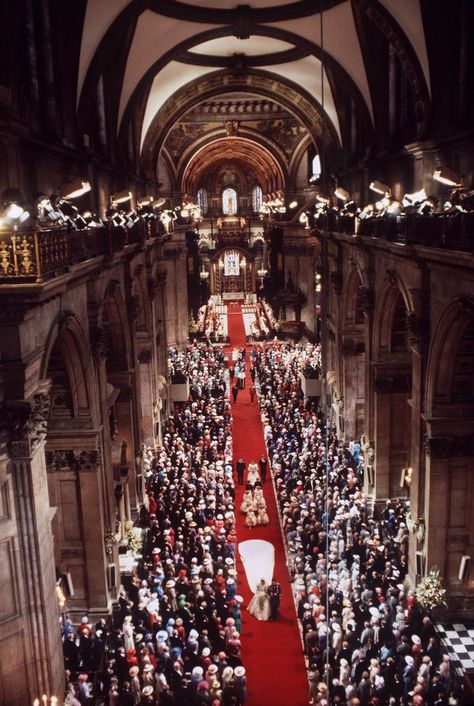 Prince Charles Wedding, Charles And Diana Wedding, Princess Diana Rare, William E Kate, Princess Diana Wedding, Prince Charles And Diana, Prinz Charles, Diana Wedding, Iconic Weddings