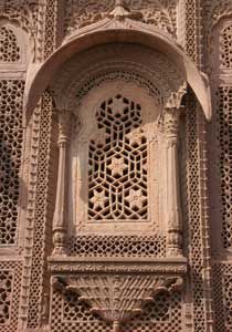 lattice window Ancient Persian Architecture, Lattice Screen, Persian Architecture, Ancient Persian, Beautiful Architecture, Lattice, Barcelona Cathedral, Arch, Doors